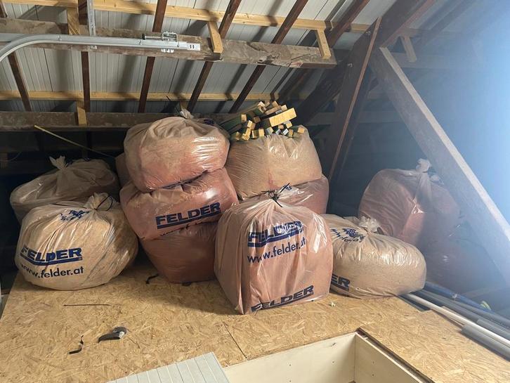 17 zakken zaagsel, Tuin en Terras, Haardhout, Blokken, Overige houtsoorten, 6 m³ of meer, Ophalen