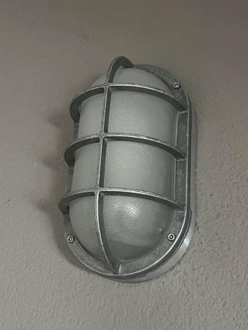 Industriële Buitenlamp / Binnenlamp beschikbaar voor biedingen