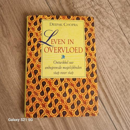 Deepak Chopra - Leven in overvloed, Boeken, Filosofie, Zo goed als nieuw, Ophalen of Verzenden