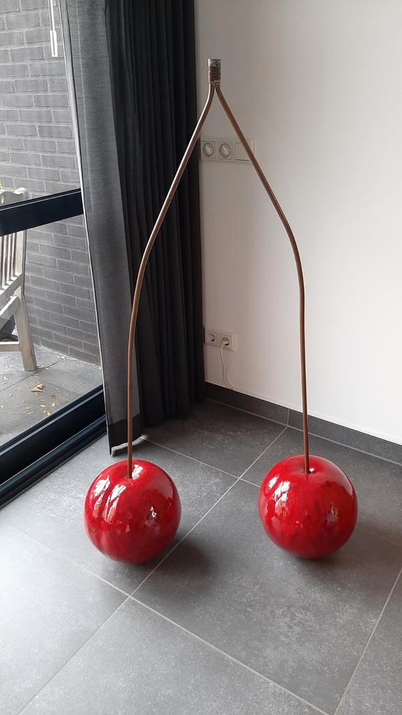 Keramische kersen met koperen steel - Decoratief, Antiek en Kunst, Kunst | Designobjecten, Ophalen