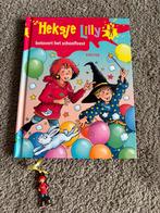 Boek: Heksje Lilly betovert het schoolfeest (nieuwstaat!), Ophalen of Verzenden, Zo goed als nieuw, Merel Leene, Fictie algemeen