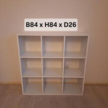 Vakjes kast beschikbaar voor biedingen