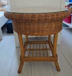 Vintage rotan tafeltje met glazen plaat, Huis en Inrichting, Tafels | Bijzettafels, Ophalen, Minder dan 55 cm, Rond, Zo goed als nieuw