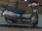 De scooter is in een goede staad als je in tresenhen sruur, Fietsen en Brommers, Snorfietsen en Snorscooters, Ophalen, Zo goed als nieuw