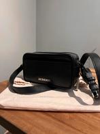 Jacquemus Le Baneto leather crossbody bag, Sieraden, Tassen en Uiterlijk, Tassen | Schoudertassen, Overige merken, Zwart, Ophalen of Verzenden