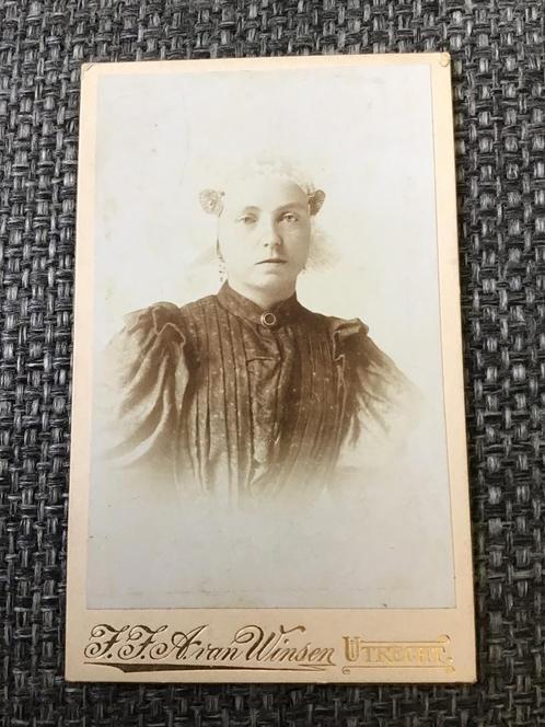 CDV, Vrouw kap, F.F.A. van Winsen, Utrecht, Carte de Visite, Verzamelen, Foto's en Prenten, Gebruikt, Foto, Klederdracht, Voor 1940