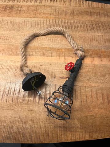 Industriële Hanglamp met Touw beschikbaar voor biedingen
