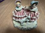 Porseleinen Beeldje Meisjes met Hondje Geschenken Sittard N, Antiek en Kunst, Antiek | Porselein, Ophalen of Verzenden
