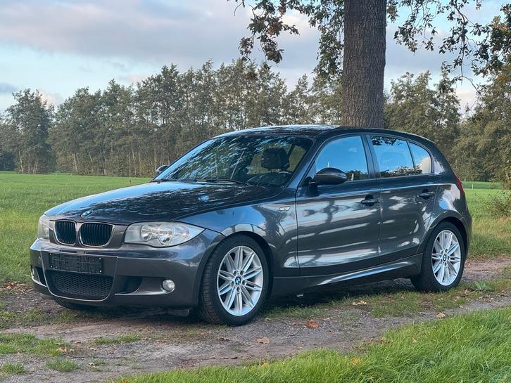 BMW 1-serie 118i | M-pakket | 2 jaar APK | 1eigenaar | Airco, Auto's, BMW, Particulier, 1-Serie, Airbags, Airconditioning, Boordcomputer