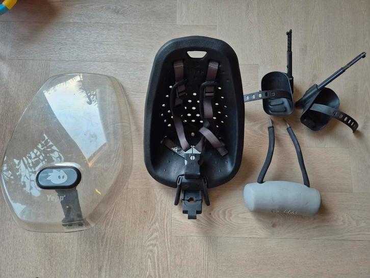 Yepp Fietszitje voor met windscherm en slaaprol, Fietsen en Brommers, Fietsaccessoires | Fietsstoeltjes, Zo goed als nieuw, Voorzitje