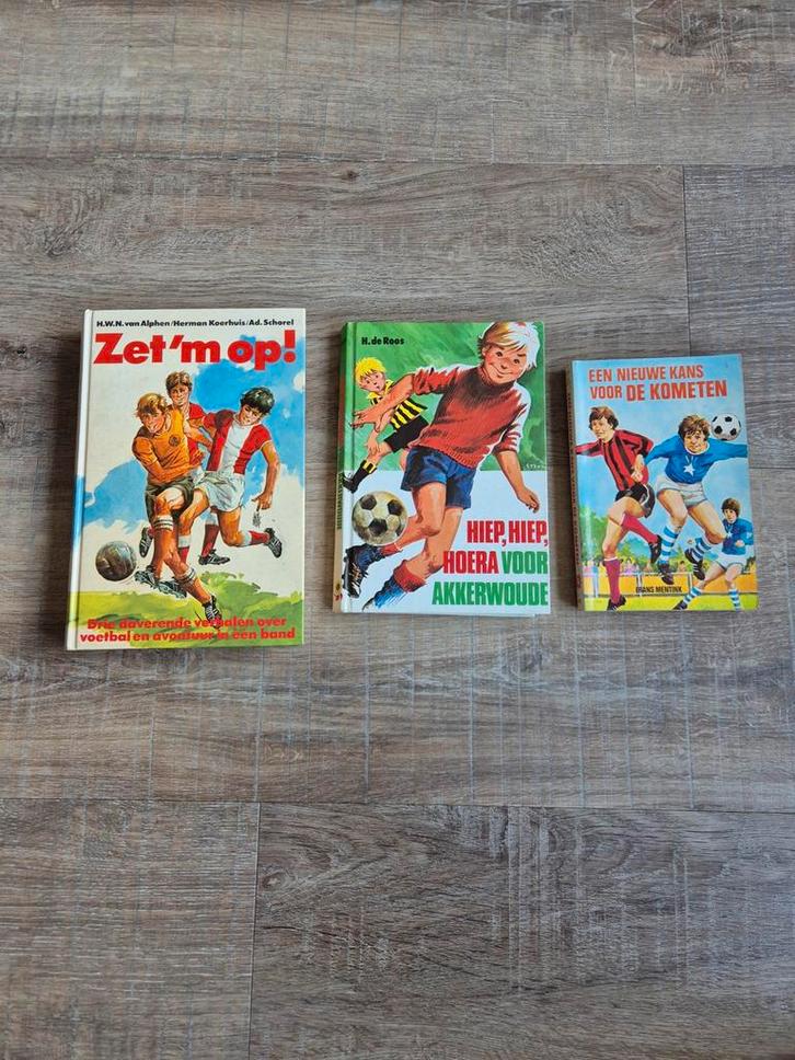 Vintage Voetbalboeken - Jaren '70, Boeken, Sportboeken, Gelezen, Balsport, Ophalen of Verzenden