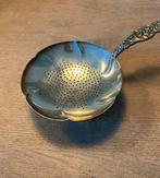 Zilveren Theezeef met Sierlijke Handgreep, Antiek en Kunst, Antiek | Goud en Zilver, Ophalen of Verzenden, Zilver