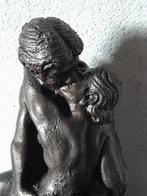 Beeld van steen.De Kus  Auguste Rodin, Antiek en Kunst, Ophalen of Verzenden