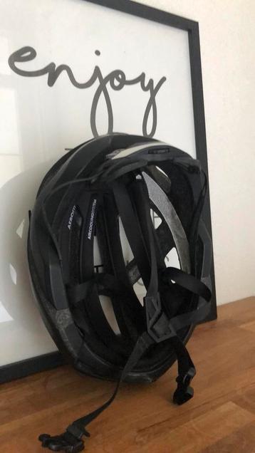 Zwarte Btwin fietshelm beschikbaar voor biedingen