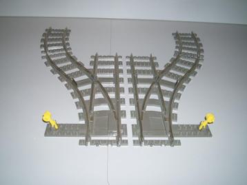 2 9v LEGO WISSELS (L+R) 4531 + 2 Bochten (2) in Nieuwstaat!. beschikbaar voor biedingen