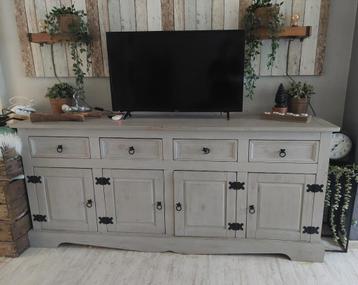 Dressoir vol hout grijs geverfd  beschikbaar voor biedingen