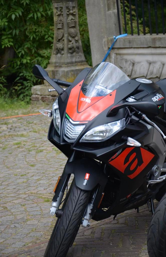 Aprilia Rs4 50 2021 !!PRIJS GEDAALD!!, Fietsen en Brommers, Scooters | Aprilia, Gebruikt, Overige modellen, Maximaal 45 km/u, Benzine