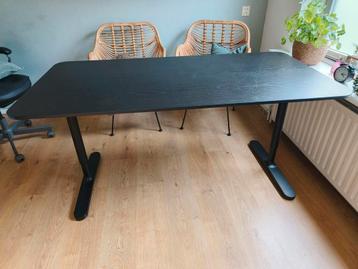 Ikea Bekant bureau, zwart. 160x80 cm. Nieuwprijs 200 euro. 