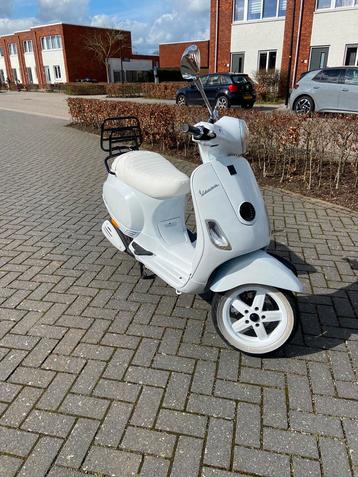 Vespa 4T 4V Uitstekende staat