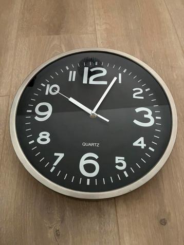 Wandklok Quartz beschikbaar voor biedingen
