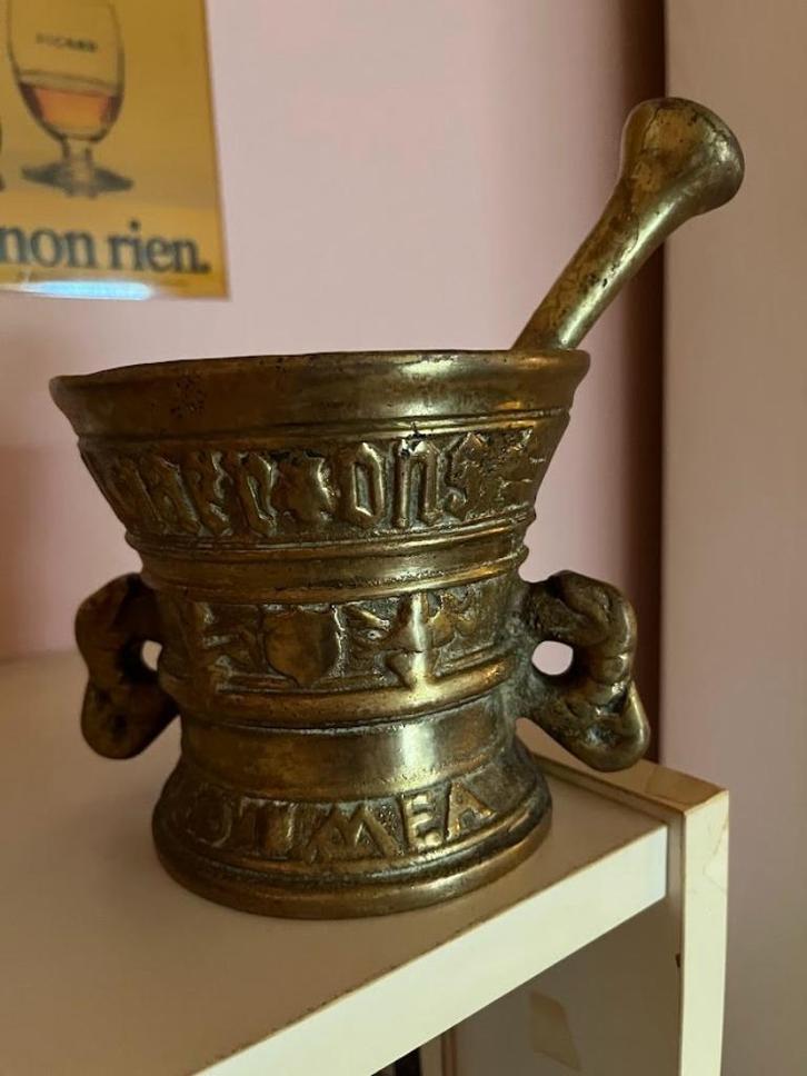 Oude messing vijzel + stamper met tekst PES MEA IN DEO 1595, Antiek en Kunst, Antiek | Koper en Brons, Koper, Ophalen