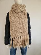 Shawl en wanten. Beige/kabel gebreid., Nijmegen, Ophalen of Verzenden, Info@verhip-vintage.nl, Sjaal