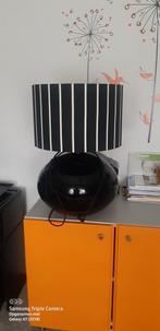 Zwart/witte tafellamp. hoogte 57 cm en doorsnede kap 38 cm., Ophalen, Zo goed als nieuw, 50 tot 75 cm