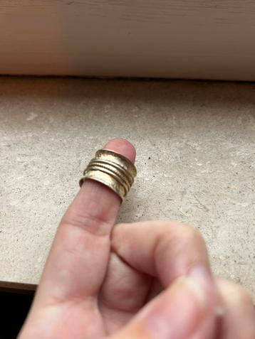 Echt zilveren bewerkte ring beschikbaar voor biedingen