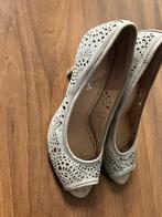 Mooie beige peeptoe pumps mt 40, Ophalen, Zo goed als nieuw, Beige