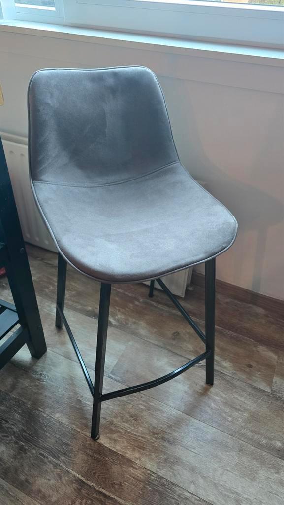 Mooie barkruk in zeernette staat, Huis en Inrichting, Barkrukken, Zo goed als nieuw, 60 tot 90 cm, Metaal, 1 kruk, Ophalen of Verzenden