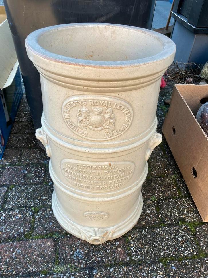 Antieke engelse Waterfilter - Bloempot, Tuin en Terras, Bloembakken en Plantenbakken, Gebruikt, Steen, Binnen, Balkon, Tuin, 30 tot 60 cm