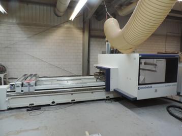 Faillissement veiling CNC freesmachine - SCM schuurmachine beschikbaar voor biedingen