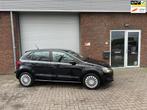 Volkswagen Polo 1.4-16V Comfortline|AIRCO|NIEUWE APK|NAVI, Auto's, Voorwielaandrijving, Zwart, 4 cilinders, Zwart