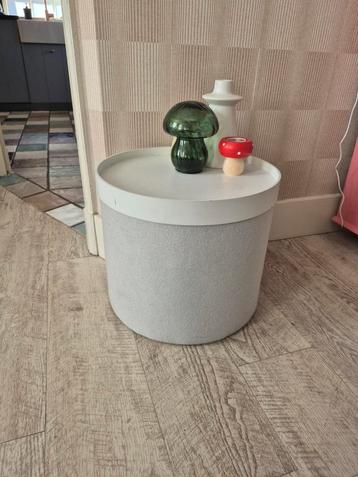 Teddy stof bijzettafel met afneembaar dienblad wit rond beschikbaar voor biedingen