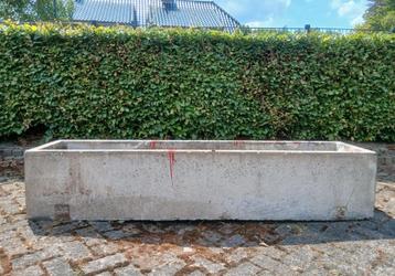 Betonnen bak, plantenbak, waterbak beton beschikbaar voor biedingen