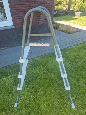 Zwembadtrap intex 3 treden beschikbaar voor biedingen