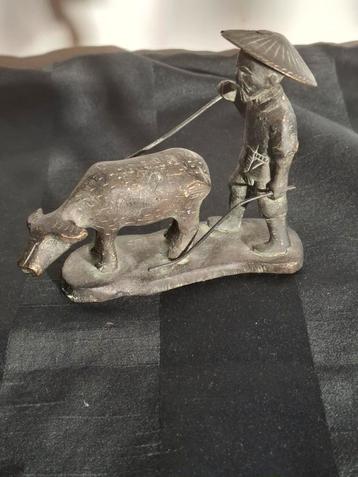 Chinees bronzen beeldje. beschikbaar voor biedingen