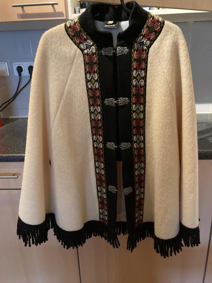 Prachtige Noorse wollen cape, Kleding | Dames, Jassen | Winter, Zo goed als nieuw, Maat 38/40 (M), Overige kleuren, Ophalen