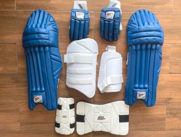 Cricket kit (Bat, Pad, Gloves, Chest and Forearm guard) beschikbaar voor biedingen