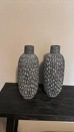 Set 2 grijze stenen vazen, Huis en Inrichting, Woonaccessoires | Vazen, Ophalen, Steen, Overige kleuren, Zo goed als nieuw