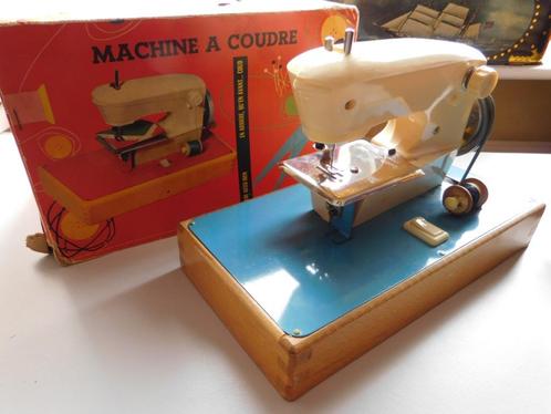 Speelgoed Naaimachine compleet met doos uit de jaren '60., Antiek en Kunst, Antiek | Speelgoed, Ophalen of Verzenden
