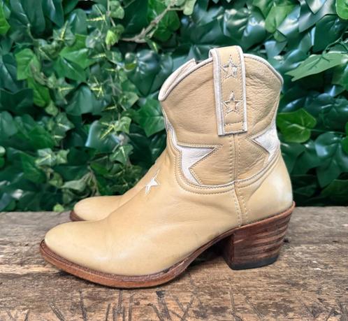 zo goed als nieuw mooie laars van Sendra maat 38, Kleding | Dames, Schoenen, Zo goed als nieuw, Lage of Enkellaarzen, Beige, Ophalen of Verzenden