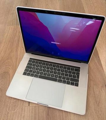 Macbook Pro 15inch beschikbaar voor biedingen