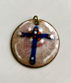Emaille hanger met kruis, Sieraden, Tassen en Uiterlijk, Broches, Ophalen, Overige materialen, Minder dan 4 cm, Zo goed als nieuw