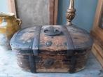 Antieke Zweedse reiskist., Ophalen