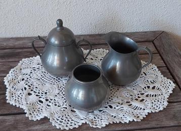 Tinnen set Suikerpotje Roomkannetje en Lepelvaasje beschikbaar voor biedingen