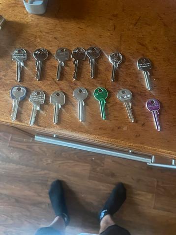 CISA Veiligheidscilinder + 14 Sleutels beschikbaar voor biedingen
