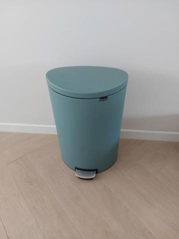 Brabantia FlatBack+ pedaalemmer prullenbak - als nieuw beschikbaar voor biedingen