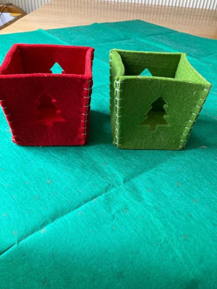 Vilten waxinelichthouders 2 stuks groen en rood., Diversen, Kerst, Nieuw, Ophalen of Verzenden