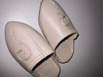 Bel3aat Schoenen - besnijdenis, Kleding | Dames, Schoenen, Ophalen of Verzenden, Gedragen, Beige, Pantoffels of Sloffen